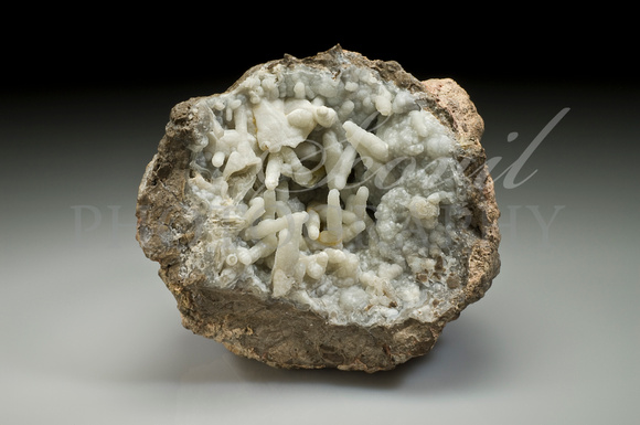 Chalcedony geode; 16.5 cm wide; Arizona, USA