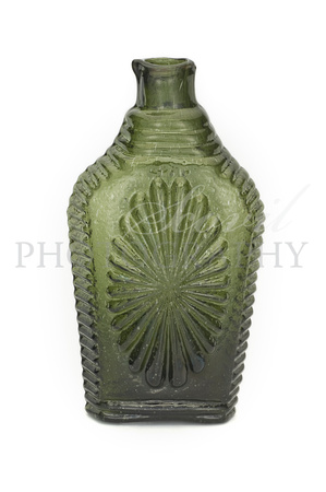 Flask; 18.8 cm high. USA. Early 19th cent. S Fuss coll.