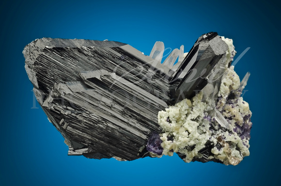 Ferberite. 9.3 cm w. Yaogangxian M, Hunan, China. Sandor Fuss.